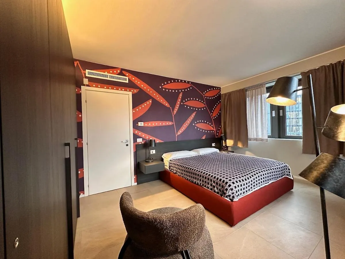 Sky Suite Milan 0*,